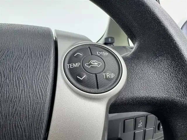 トヨタ プリウス S 愛知県 2015(平27)年 6.7万km ホワイトパールクリスタルシャイン レーダー探知機/純正フリップダウン　/純正ナビ　/TV　/ドライブレコーダー　/クルーズコントロール　/プッシュスタート　/純正ホイール　/スタッドレスタイヤ　/コーナーセンサー/LEDヘッドライト/電動格納ミラー/ハイブリッド車/ETC/オートライト/オートエアコン/スマートキー