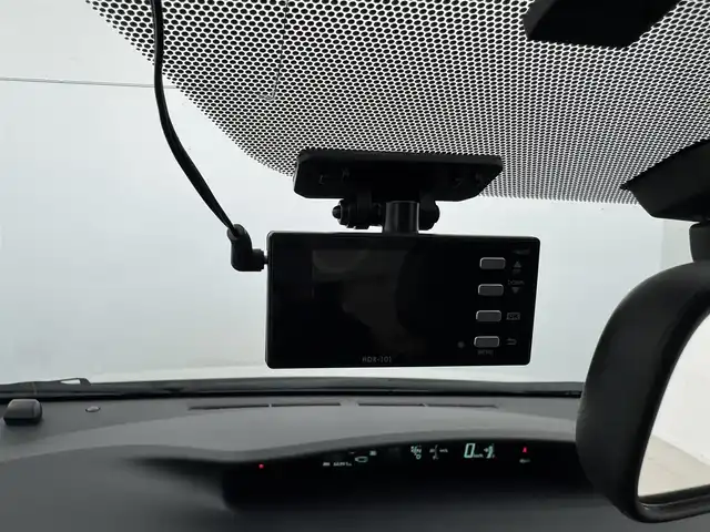 トヨタ プリウス S 愛知県 2015(平27)年 6.7万km ホワイトパールクリスタルシャイン レーダー探知機/純正フリップダウン　/純正ナビ　/TV　/ドライブレコーダー　/クルーズコントロール　/プッシュスタート　/純正ホイール　/スタッドレスタイヤ　/コーナーセンサー/LEDヘッドライト/電動格納ミラー/ハイブリッド車/ETC/オートライト/オートエアコン/スマートキー
