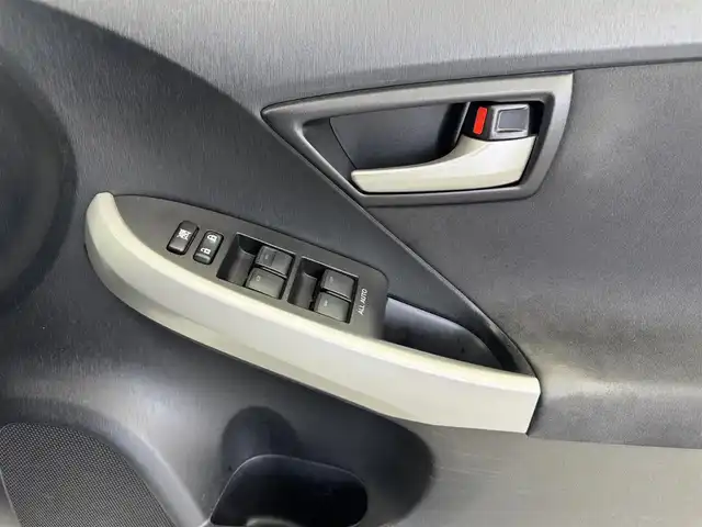 トヨタ プリウス S 愛知県 2015(平27)年 6.7万km ホワイトパールクリスタルシャイン レーダー探知機/純正フリップダウン　/純正ナビ　/TV　/ドライブレコーダー　/クルーズコントロール　/プッシュスタート　/純正ホイール　/スタッドレスタイヤ　/コーナーセンサー/LEDヘッドライト/電動格納ミラー/ハイブリッド車/ETC/オートライト/オートエアコン/スマートキー