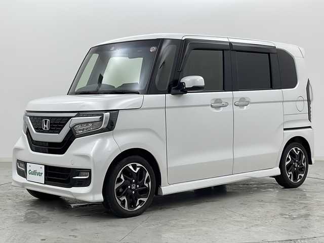 ホンダ Ｎ ＢＯＸ カスタム G L ターボ ホンダセンシング 宮城県 2020(令2)年 3.1万km プラチナホワイトパール ホンダセンシング/・衝突軽減ブレーキ/・レーンキープアシスト/・アダプティブクルーズコントロール/・オートハイビームアシスト/純正8インチナビ/・CD.DVD.SD.BT.USB/フルセグTV/バックモニター/両側パワースライドドア/ハーフレザーシート/前席シートヒーター/純正ドライブレコーダー/ビルトインETC/LEDヘッドライト/LEDフォグランプ/アイドリングストップ/横滑り防止装置/プッシュスタート/スマートキー/純正15インチアルミホイール/純正フロアマット/ロールサンシェード