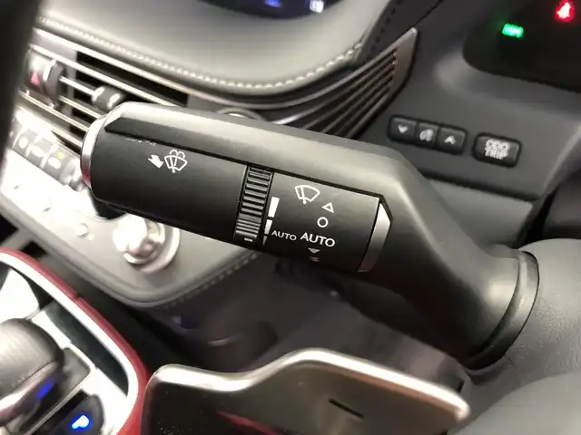 レクサス ＬＳ 500h Fスポーツ 愛知県 2018(平30)年 8.9万km ホワイトノーヴァガラスフレーク TRDスポーツフルエアロ/TRDスポーツ4本出しマフラー/マークレビンソン/赤本革シート/前席パワーシート/前席シートヒーター/全席シートベンチレーション/ステアリングヒーター/純正12.3インチメモリナビ/（BT/CD/DVD/フルセグTV/AUX)/全方位バックカメラ/デジタルインナーミラー/電動トランク/電動リアウィンドウサンシェード/3眼LEDヘッドライト/レクサスセーフティテクノロジー/・ブラインドスポットモニター/・パーキングサポートブレーキ/・クリアランスソナー/・レーンキープアシスト/・プリクラッシュセーフティ/・ヘッドアップディスプレイ/ETC2.0/SportS＋モード/SportSモード/Comfortモード/エコモード/EVモード/純正LEDヘッドライト/純正20インチAW/カーテンエアバッグ