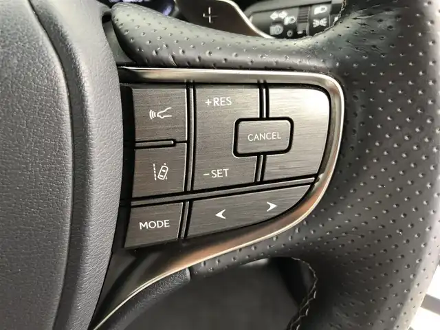 レクサス ＬＳ 500h Fスポーツ 愛知県 2018(平30)年 8.9万km ホワイトノーヴァガラスフレーク TRDスポーツフルエアロ/TRDスポーツ4本出しマフラー/マークレビンソン/赤本革シート/前席パワーシート/前席シートヒーター/全席シートベンチレーション/ステアリングヒーター/純正12.3インチメモリナビ/（BT/CD/DVD/フルセグTV/AUX)/全方位バックカメラ/デジタルインナーミラー/電動トランク/電動リアウィンドウサンシェード/3眼LEDヘッドライト/レクサスセーフティテクノロジー/・ブラインドスポットモニター/・パーキングサポートブレーキ/・クリアランスソナー/・レーンキープアシスト/・プリクラッシュセーフティ/・ヘッドアップディスプレイ/ETC2.0/SportS＋モード/SportSモード/Comfortモード/エコモード/EVモード/純正LEDヘッドライト/純正20インチAW/カーテンエアバッグ