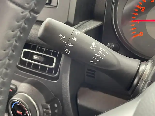 スズキ ジムニー XC 滋賀県 2022(令4)年 2万km ブルーイッシュブラックパール3 社外ナビ/・TV・CD・DVD・Bluetooth・USB・SD・AUX/バックカメラ/ETC/前方ドライブレコーダー/クルーズコントロール/レーンキープアシスト/ダウンヒルアシストコントロール/横滑り防止機能/センターデフロック/前席シートヒーター/ステアリングスイッチ/革巻きステアリング/背面タイヤ/純正15インチアルミホイール