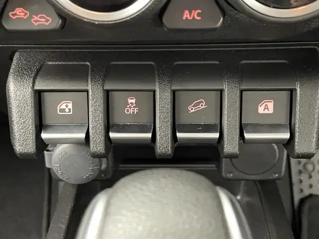 スズキ ジムニー XC 滋賀県 2022(令4)年 2万km ブルーイッシュブラックパール3 社外ナビ/・TV・CD・DVD・Bluetooth・USB・SD・AUX/バックカメラ/ETC/前方ドライブレコーダー/クルーズコントロール/レーンキープアシスト/ダウンヒルアシストコントロール/横滑り防止機能/センターデフロック/前席シートヒーター/ステアリングスイッチ/革巻きステアリング/背面タイヤ/純正15インチアルミホイール