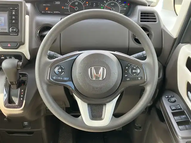 ホンダ Ｎ ＢＯＸ L 道南・函館 2021(令3)年 2.6万km ブリティッシュグリーンP ・衝突被害軽減ブレーキ/・レーダークルーズコントロール/・レーンキープアシスト/・純正ディスプレイオーディオ/・ワンセグTV/・バックカメラ/・片側パワースライドドア/・前席シートヒーター/・純正LEDヘッドライト/・オートライト/・スマートキー/・エンジンプッシュスタート