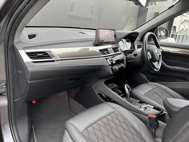 ＢＭＷ Ｘ１ xDrive 18d xライン 道東・釧路十勝 2020(令2)年 3.7万km ミネラルグレー ハーフレザー/シートヒーター/パワーシート/パワーバックドア/バックカメラ/コーナーセンサー(前後)/純正HDDナビ/BT/USB/純正ドライブレコーダー(前後)/革巻ステアリング/リモコン/プッシュスタート/スマートキー/純正18インチAW/インテリジェントセーフティ/LEDヘッドライト/オートライト/フロント/リアフォグライト/パークディスタンスコントロール