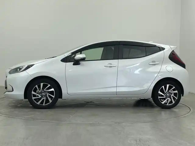 トヨタ アクア Z 群馬県 2023(令5)年 0.4万km プラチナホワイトパールマイカ 純正１０．５型ナビ　フルセグＴＶ　全周囲カメラ　ビルトインＥＴＣ　ハーフレザーシート　シートヒーター　パワーシート　ステアリングヒーター　ＢＳＭ　アダプティブクルーズコントロール　スマートキー　禁煙車