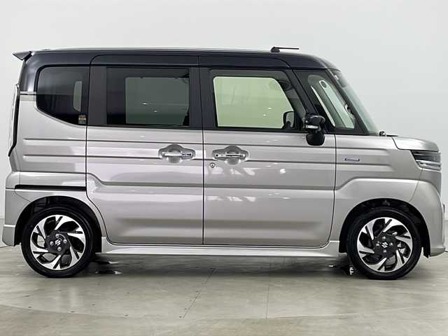 スズキ スペーシア カスタム HYBRID XS 道央・札幌 2024(令6)年 0.1万km未満 スチールシルバーメタリック/ブルーイッシュブラックパール ・4WD/・寒冷地仕様/・純正メモリーナビ&フルセグ&CD&DVD&BT&Applecarplay&Androioauto&USB&ipod&HDMI/・スズキセーフティサポート/・ヘッドアップディスプレイ/・デュアルセンサーブレーキサポート/・レーンディパーチャープリペンション/・アダプティブクルーズコントロール/・標識認識機能/・先行車発進お知らせ/・レーンキープアシスト/・全方位カメラ/・両側パワースライドドア/・シートヒーター/・ハンドルヒーター/・革巻きステアリング/・ステアリングスイッチ/・電動パーキングホールド/・後席パーソナルテーブル/・スリムサーキュレーター/・オートライト/・LEDヘッドライト/・LEDフォグランプ/・ヘッドライトレベライザー/・プッシュスタート/・アイドリングストップ/・スマートキー/・横滑り防止