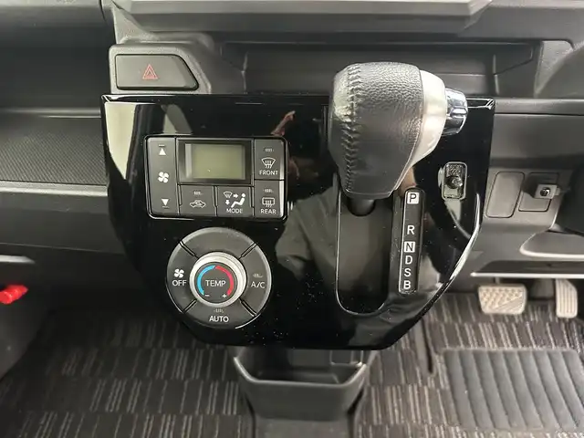 ダイハツ ウェイク G ターボ リミテッド SAⅢ 兵庫県 2019(令1)年 4.5万km パールホワイトⅢ ・社外ナビ/・全方位モニター/・両側パワースライドドア/・社外ＥＴＣ/・社外前方ドライブレコーダー/・ワンセグＴＶ/・Bluetooth接続あり/・衝突軽減ブレーキ/・アイドリングストップ/・オートライト/・ＬＥＤヘッドライト/・LEDフォグランプ/・オートハイビーム/・コーナーセンサー/・純正フロアマット/・ドアバイザー