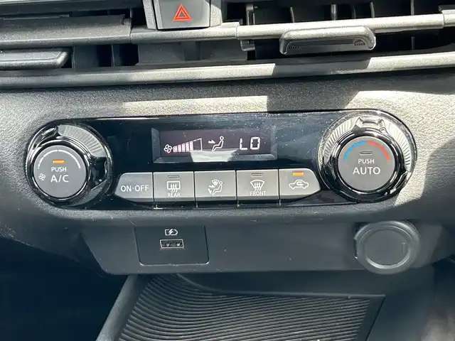 日産 ノート X 奈良県 2021(令3)年 5.3万km オーロラフレアブルーパール 純正ナビ(フルセグTV/CD/AM・FM/BT/iPod)/バックカメラ/ビルトインETC/純正ドラレコ/インテリジェントエマージェンシーブレーキ/踏み間違い防止支援アシスト/標識検知機能/LDW(車線逸脱警報)/インテリジェントDA(ふらつき警報)/インテリジェントLI(車線逸脱防止支援システム)/ハイビームアシスト/オートブレーキホールド/純正フロアマット/スペアキー
