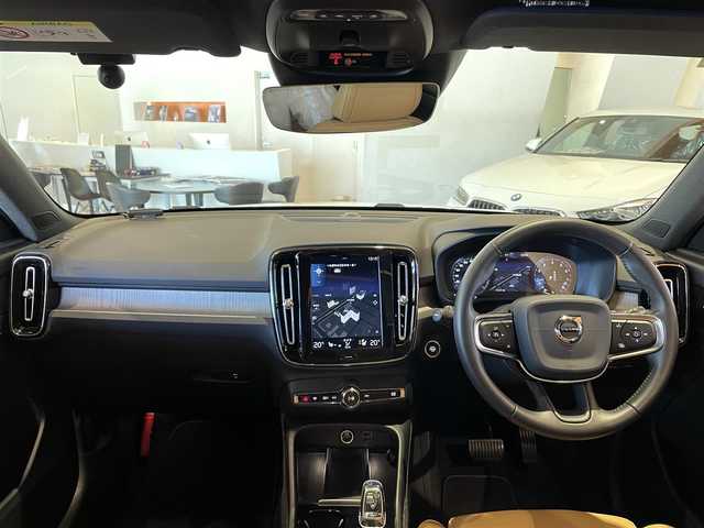 ボルボ ＸＣ４０ T4 AWD インスクリプション 道央・札幌 2019(令1)年 1.5万km クリスタルホワイトP 電動パノラマガラスサンルーフ/harman/kardonサラウンド/本革シート/シートヒーター/ステアリングヒーター/純正HDDナビ/USB/Bluetooth/フルセグTV/360°カメラ/LEDヘッドライト/ワイヤレスチャージング/パワーテールゲート