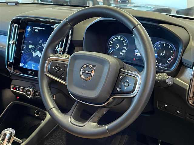ボルボ ＸＣ４０ T4 AWD インスクリプション 道央・札幌 2019(令1)年 1.5万km クリスタルホワイトP 電動パノラマガラスサンルーフ/harman/kardonサラウンド/本革シート/シートヒーター/ステアリングヒーター/純正HDDナビ/USB/Bluetooth/フルセグTV/360°カメラ/LEDヘッドライト/ワイヤレスチャージング/パワーテールゲート