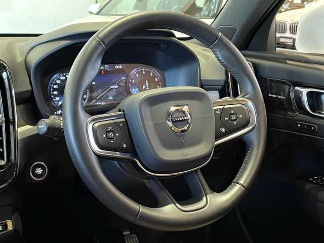 ボルボ ＸＣ４０ T4 AWD インスクリプション 道央・札幌 2019(令1)年 1.5万km クリスタルホワイトP 電動パノラマガラスサンルーフ/harman/kardonサラウンド/本革シート/シートヒーター/ステアリングヒーター/純正HDDナビ/USB/Bluetooth/フルセグTV/360°カメラ/LEDヘッドライト/ワイヤレスチャージング/パワーテールゲート