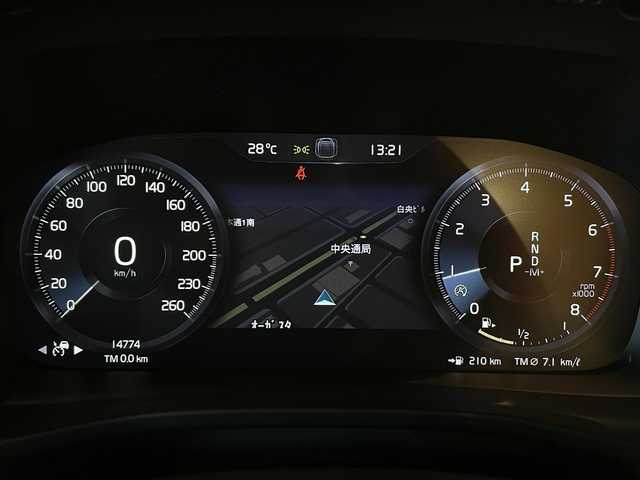 ボルボ ＸＣ４０ T4 AWD インスクリプション 道央・札幌 2019(令1)年 1.5万km クリスタルホワイトP 電動パノラマガラスサンルーフ/harman/kardonサラウンド/本革シート/シートヒーター/ステアリングヒーター/純正HDDナビ/USB/Bluetooth/フルセグTV/360°カメラ/LEDヘッドライト/ワイヤレスチャージング/パワーテールゲート