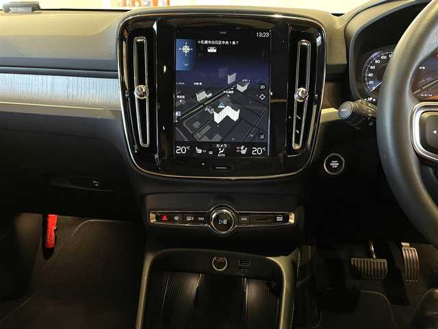ボルボ ＸＣ４０ T4 AWD インスクリプション 道央・札幌 2019(令1)年 1.5万km クリスタルホワイトP 電動パノラマガラスサンルーフ/harman/kardonサラウンド/本革シート/シートヒーター/ステアリングヒーター/純正HDDナビ/USB/Bluetooth/フルセグTV/360°カメラ/LEDヘッドライト/ワイヤレスチャージング/パワーテールゲート