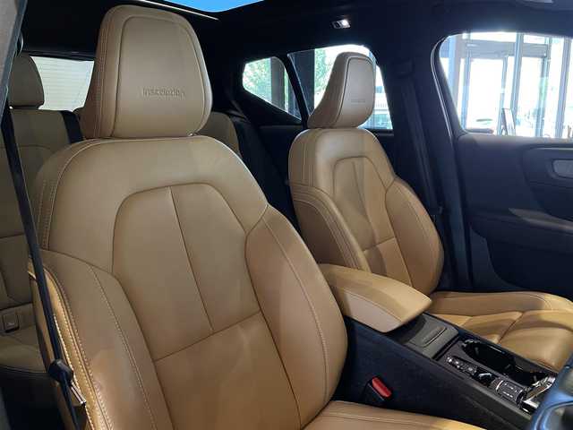 ボルボ ＸＣ４０ T4 AWD インスクリプション 道央・札幌 2019(令1)年 1.5万km クリスタルホワイトP 電動パノラマガラスサンルーフ/harman/kardonサラウンド/本革シート/シートヒーター/ステアリングヒーター/純正HDDナビ/USB/Bluetooth/フルセグTV/360°カメラ/LEDヘッドライト/ワイヤレスチャージング/パワーテールゲート