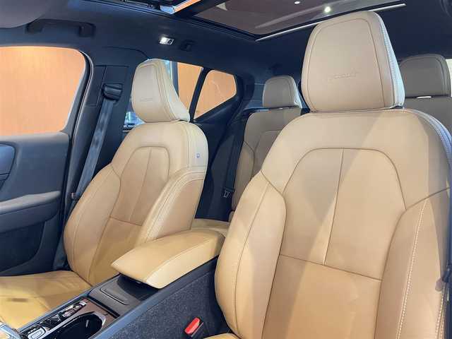 ボルボ ＸＣ４０ T4 AWD インスクリプション 道央・札幌 2019(令1)年 1.5万km クリスタルホワイトP 電動パノラマガラスサンルーフ/harman/kardonサラウンド/本革シート/シートヒーター/ステアリングヒーター/純正HDDナビ/USB/Bluetooth/フルセグTV/360°カメラ/LEDヘッドライト/ワイヤレスチャージング/パワーテールゲート
