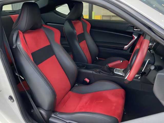 トヨタ ８６ GT リミテッド 愛知県 2016(平28)年 1.9万km クリスタルホワイトパール SDナビ（SDあり）/モデリスタエアロ/クルーズコントロール/シートヒーター/フルセグ/Bluetooth/バックカメラ/純正アルミホイール/LEDヘッドライト/パドルシフト/ドライブレコーダー/ETC/ステアリングスイッチ/スマートキー/プッシュスタート