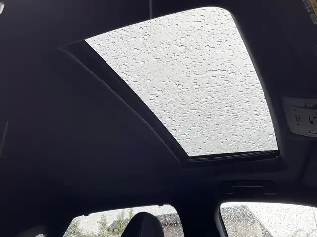 レクサス ＲＸ 200t Fスポーツ 青森県 2015(平27)年 6.8万km ブラック /4WD/ターボ/サンルーフ/純正ナビ/　(フルセグTV/DVD/Bt)/全方位カメラ/HUD/黒革シート/D席メモリー付き/　前席パワーシート/ベンチレーター/全席シートヒーター/革巻きステア/ノブ/パドルシフト/電動リアゲート/三眼LEDオートライト/シーケンシャルウインカー/オートマチックハイビーム/オートワイパー/電動チルトステア/アイドリングストップ/衝突被害軽減システム/横滑り防止機能/前後バンパーソナー/レーンキープアシスト/盗難防止機能/W/サイド/カーテン/ニーエアバッグ/ABS/スマートキーx2/カードキー/保証書/取説/ナビ取説/H30/R2/4/5/6/7年点検記録簿あり