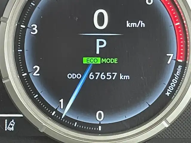 レクサス ＲＸ 200t Fスポーツ 青森県 2015(平27)年 6.8万km ブラック /4WD/ターボ/サンルーフ/純正ナビ/　(フルセグTV/DVD/Bt)/全方位カメラ/HUD/黒革シート/D席メモリー付き/　前席パワーシート/ベンチレーター/全席シートヒーター/革巻きステア/ノブ/パドルシフト/電動リアゲート/三眼LEDオートライト/シーケンシャルウインカー/オートマチックハイビーム/オートワイパー/電動チルトステア/アイドリングストップ/衝突被害軽減システム/横滑り防止機能/前後バンパーソナー/レーンキープアシスト/盗難防止機能/W/サイド/カーテン/ニーエアバッグ/ABS/スマートキーx2/カードキー/保証書/取説/ナビ取説/H30/R2/4/5/6/7年点検記録簿あり
