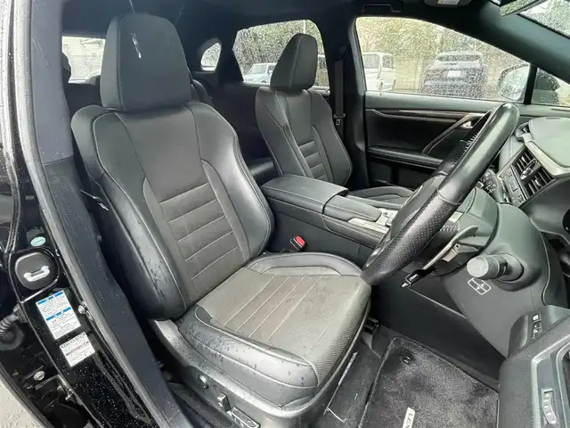 レクサス ＲＸ 200t Fスポーツ 青森県 2015(平27)年 6.8万km ブラック /4WD/ターボ/サンルーフ/純正ナビ/　(フルセグTV/DVD/Bt)/全方位カメラ/HUD/黒革シート/D席メモリー付き/　前席パワーシート/ベンチレーター/全席シートヒーター/革巻きステア/ノブ/パドルシフト/電動リアゲート/三眼LEDオートライト/シーケンシャルウインカー/オートマチックハイビーム/オートワイパー/電動チルトステア/アイドリングストップ/衝突被害軽減システム/横滑り防止機能/前後バンパーソナー/レーンキープアシスト/盗難防止機能/W/サイド/カーテン/ニーエアバッグ/ABS/スマートキーx2/カードキー/保証書/取説/ナビ取説/H30/R2/4/5/6/7年点検記録簿あり