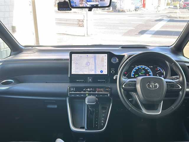 トヨタ ヴォクシー ハイブリッド S－Z 東京都 2022(令4)年 6.6万km ホワイトパールクリスタルシャイン ワンオーナー/コネクティッドナビ対応8インチディスプレイオーディオ/・DTV/BT/USB/AｐｐぇCarPlay/AndroidAuto/ラジオ/セーフティーセンス/・プリクラッシュセーフティー/・レーントレーシングアシスト/・レーンディパーチャーアラート/・レーダークルーズコントロール/・オートマチックハイビーム/・ロードサインアシスト/・ドライバー異常時対応システム/・プロアクティブドライビングアシスト/・発進遅れ告知機能/パーキングサポートブレーキ（前後方静止物）/ボディ同色ドアミラー（電動オート格納機能/ウインカー付）/ビルトインETC2.0/シートヒーター（運転席/助手席）/AC100V1200Wコンセント/取扱説明書/新車時保証書