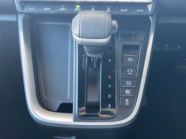 トヨタ ヴォクシー ハイブリッド S－Z 東京都 2022(令4)年 6.6万km ホワイトパールクリスタルシャイン ワンオーナー/コネクティッドナビ対応8インチディスプレイオーディオ/・DTV/BT/USB/AｐｐぇCarPlay/AndroidAuto/ラジオ/セーフティーセンス/・プリクラッシュセーフティー/・レーントレーシングアシスト/・レーンディパーチャーアラート/・レーダークルーズコントロール/・オートマチックハイビーム/・ロードサインアシスト/・ドライバー異常時対応システム/・プロアクティブドライビングアシスト/・発進遅れ告知機能/パーキングサポートブレーキ（前後方静止物）/ボディ同色ドアミラー（電動オート格納機能/ウインカー付）/ビルトインETC2.0/シートヒーター（運転席/助手席）/AC100V1200Wコンセント/取扱説明書/新車時保証書