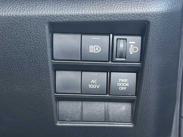 トヨタ ヴォクシー ハイブリッド S－Z 東京都 2022(令4)年 6.6万km ホワイトパールクリスタルシャイン ワンオーナー/コネクティッドナビ対応8インチディスプレイオーディオ/・DTV/BT/USB/AｐｐぇCarPlay/AndroidAuto/ラジオ/セーフティーセンス/・プリクラッシュセーフティー/・レーントレーシングアシスト/・レーンディパーチャーアラート/・レーダークルーズコントロール/・オートマチックハイビーム/・ロードサインアシスト/・ドライバー異常時対応システム/・プロアクティブドライビングアシスト/・発進遅れ告知機能/パーキングサポートブレーキ（前後方静止物）/ボディ同色ドアミラー（電動オート格納機能/ウインカー付）/ビルトインETC2.0/シートヒーター（運転席/助手席）/AC100V1200Wコンセント/取扱説明書/新車時保証書