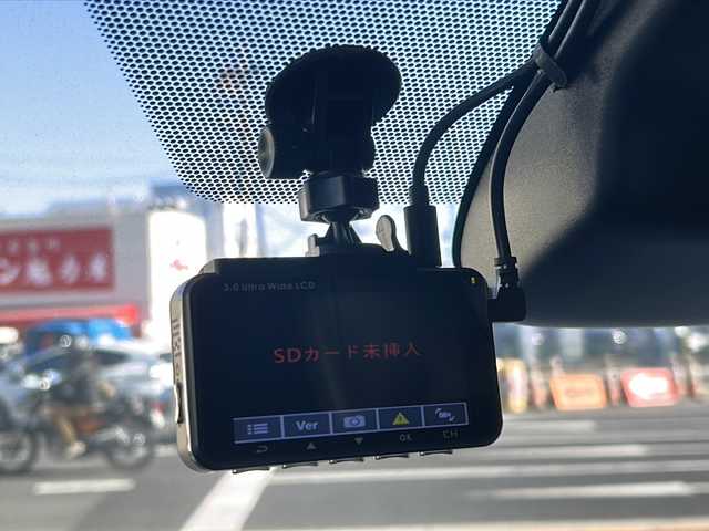 トヨタ ヴォクシー ハイブリッド S－Z 東京都 2022(令4)年 6.6万km ホワイトパールクリスタルシャイン ワンオーナー/コネクティッドナビ対応8インチディスプレイオーディオ/・DTV/BT/USB/AｐｐぇCarPlay/AndroidAuto/ラジオ/セーフティーセンス/・プリクラッシュセーフティー/・レーントレーシングアシスト/・レーンディパーチャーアラート/・レーダークルーズコントロール/・オートマチックハイビーム/・ロードサインアシスト/・ドライバー異常時対応システム/・プロアクティブドライビングアシスト/・発進遅れ告知機能/パーキングサポートブレーキ（前後方静止物）/ボディ同色ドアミラー（電動オート格納機能/ウインカー付）/ビルトインETC2.0/シートヒーター（運転席/助手席）/AC100V1200Wコンセント/取扱説明書/新車時保証書