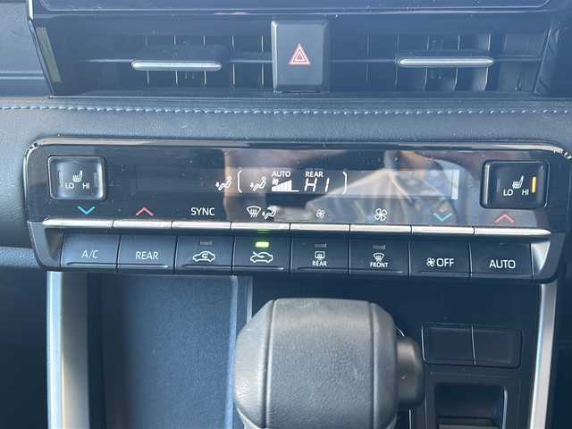 トヨタ ヴォクシー ハイブリッド S－Z 東京都 2022(令4)年 6.6万km ホワイトパールクリスタルシャイン ワンオーナー/コネクティッドナビ対応8インチディスプレイオーディオ/・DTV/BT/USB/AｐｐぇCarPlay/AndroidAuto/ラジオ/セーフティーセンス/・プリクラッシュセーフティー/・レーントレーシングアシスト/・レーンディパーチャーアラート/・レーダークルーズコントロール/・オートマチックハイビーム/・ロードサインアシスト/・ドライバー異常時対応システム/・プロアクティブドライビングアシスト/・発進遅れ告知機能/パーキングサポートブレーキ（前後方静止物）/ボディ同色ドアミラー（電動オート格納機能/ウインカー付）/ビルトインETC2.0/シートヒーター（運転席/助手席）/AC100V1200Wコンセント/取扱説明書/新車時保証書