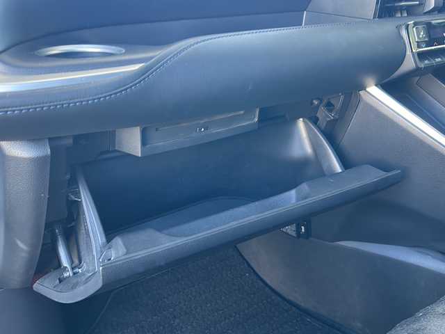 トヨタ ヴォクシー ハイブリッド S－Z 東京都 2022(令4)年 6.6万km ホワイトパールクリスタルシャイン ワンオーナー/コネクティッドナビ対応8インチディスプレイオーディオ/・DTV/BT/USB/AｐｐぇCarPlay/AndroidAuto/ラジオ/セーフティーセンス/・プリクラッシュセーフティー/・レーントレーシングアシスト/・レーンディパーチャーアラート/・レーダークルーズコントロール/・オートマチックハイビーム/・ロードサインアシスト/・ドライバー異常時対応システム/・プロアクティブドライビングアシスト/・発進遅れ告知機能/パーキングサポートブレーキ（前後方静止物）/ボディ同色ドアミラー（電動オート格納機能/ウインカー付）/ビルトインETC2.0/シートヒーター（運転席/助手席）/AC100V1200Wコンセント/取扱説明書/新車時保証書