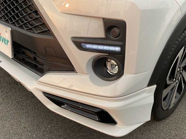 トヨタ ライズ Z 愛媛県 2023(令5)年 0.2万km シャイニングホワイトパール 社外9インチナビ/（フルセグTV/DVD/CD/BT）/全方位カメラ/スマートアシスト/・衝突被害軽減ブレーキ/・レーンキープアシスト/・レーダークルーズコントロール/・先行車発進お知らせ機能/BSM/TRDエアロ（F・S・R）/シートヒーター/ETC/ドライブレコーダー/LEDオートライト/フォグランプ/コーナーセンサー/革巻きステアリング/ステアリングスイッチ/純正17インチAW/純正フロアマット/スマートキー