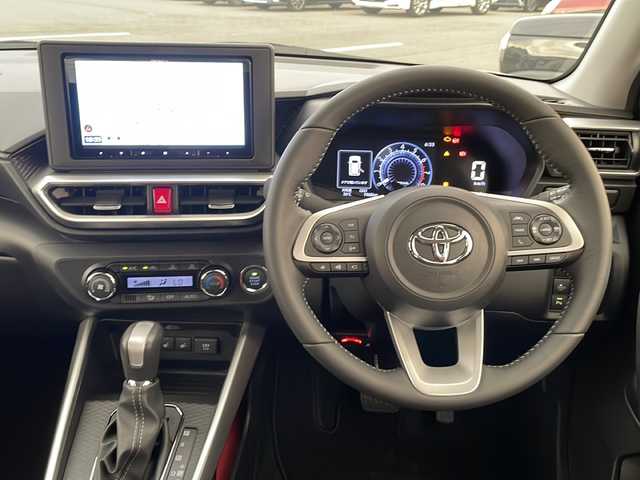 トヨタ ライズ Z 愛媛県 2023(令5)年 0.2万km シャイニングホワイトパール 社外9インチナビ/（フルセグTV/DVD/CD/BT）/全方位カメラ/スマートアシスト/・衝突被害軽減ブレーキ/・レーンキープアシスト/・レーダークルーズコントロール/・先行車発進お知らせ機能/BSM/TRDエアロ（F・S・R）/シートヒーター/ETC/ドライブレコーダー/LEDオートライト/フォグランプ/コーナーセンサー/革巻きステアリング/ステアリングスイッチ/純正17インチAW/純正フロアマット/スマートキー