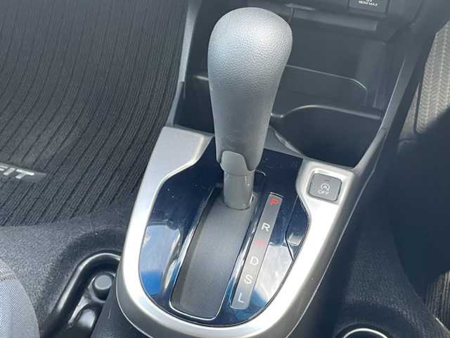 ホンダ フィット 13G Lパッケージ 茨城県 2014(平26)年 3.6万km パール 純正ＳＤナビ　/(BT/AM/FM)/ワンセグTV/プッシュスタート　/ＥＴＣ　/ＬＥＤヘッドライト　/純正フロアマット　/アイドリングストップ　/パワーステアリング　/パワーウィンドウ　/オートライト　/盗難防止装置　/横滑り防止装置　/ＡＢＳ　/保証書