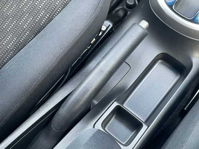 ホンダ フィット 13G Lパッケージ 茨城県 2014(平26)年 3.6万km パール 純正ＳＤナビ　/(BT/AM/FM)/ワンセグTV/プッシュスタート　/ＥＴＣ　/ＬＥＤヘッドライト　/純正フロアマット　/アイドリングストップ　/パワーステアリング　/パワーウィンドウ　/オートライト　/盗難防止装置　/横滑り防止装置　/ＡＢＳ　/保証書