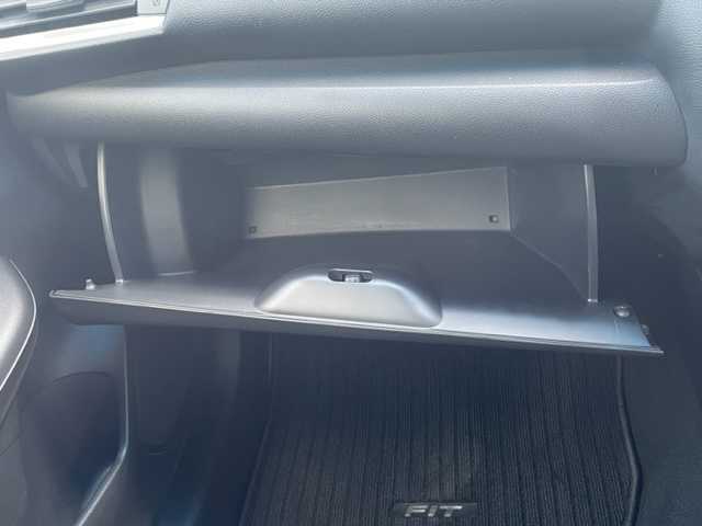 ホンダ フィット 13G Lパッケージ 茨城県 2014(平26)年 3.6万km パール 純正ＳＤナビ　/(BT/AM/FM)/ワンセグTV/プッシュスタート　/ＥＴＣ　/ＬＥＤヘッドライト　/純正フロアマット　/アイドリングストップ　/パワーステアリング　/パワーウィンドウ　/オートライト　/盗難防止装置　/横滑り防止装置　/ＡＢＳ　/保証書