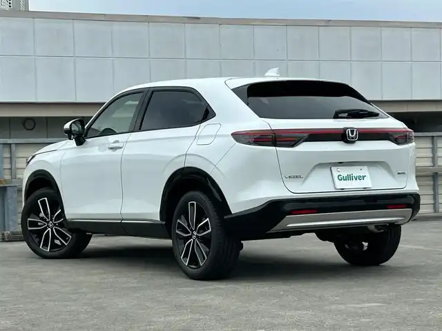 ホンダ ヴェゼル ハイブリッド e:HEV Z 静岡県 2025(令7)年 0.1千km プラチナホワイトパール ホンダセンシング/・衝突軽減ブレーキ/・レーンキープアシスト/・レーダークルーズコントロール/・前後コーナーセンサー/・ブラインドスポットモニター/Honda CONNECTディスプレー/Apple CarPlay/フルセグTV/ETC2.0車載器/電子制御オートブレーキホールド/Hondaスマートキーシステム/本革巻セレクトレバー/LEDオートヘッドライト/ワイヤレス充電器/USBチャージャー（Type-C）/シートヒーターD＋N/ハンドルヒーター/純正18AW/バックカメラ
