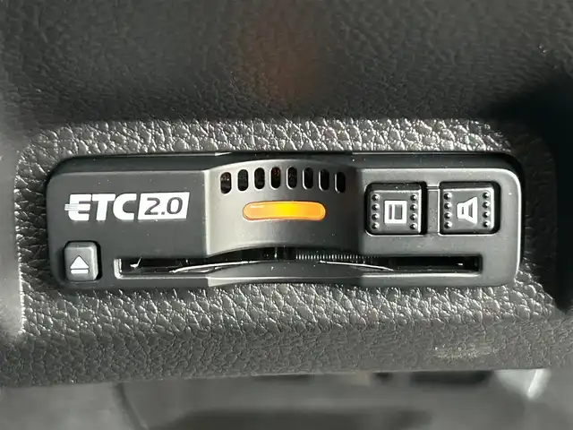 ホンダ ヴェゼル ハイブリッド e:HEV Z 静岡県 2025(令7)年 0.1千km プラチナホワイトパール ホンダセンシング/・衝突軽減ブレーキ/・レーンキープアシスト/・レーダークルーズコントロール/・前後コーナーセンサー/・ブラインドスポットモニター/Honda CONNECTディスプレー/Apple CarPlay/フルセグTV/ETC2.0車載器/電子制御オートブレーキホールド/Hondaスマートキーシステム/本革巻セレクトレバー/LEDオートヘッドライト/ワイヤレス充電器/USBチャージャー（Type-C）/シートヒーターD＋N/ハンドルヒーター/純正18AW/バックカメラ