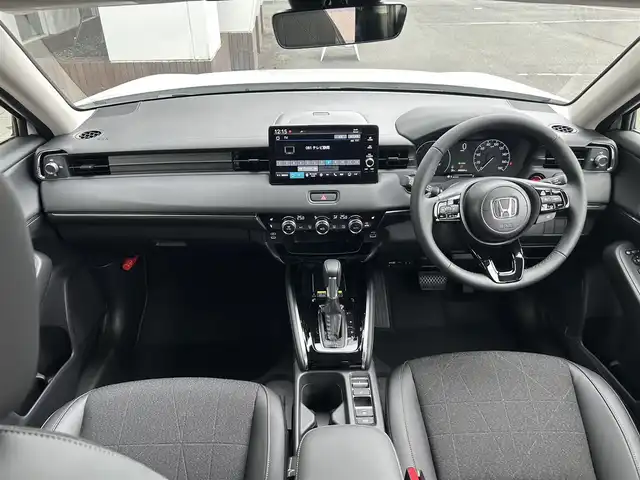 ホンダ ヴェゼル ハイブリッド e:HEV Z 静岡県 2025(令7)年 0.1千km プラチナホワイトパール ホンダセンシング/・衝突軽減ブレーキ/・レーンキープアシスト/・レーダークルーズコントロール/・前後コーナーセンサー/・ブラインドスポットモニター/Honda CONNECTディスプレー/Apple CarPlay/フルセグTV/ETC2.0車載器/電子制御オートブレーキホールド/Hondaスマートキーシステム/本革巻セレクトレバー/LEDオートヘッドライト/ワイヤレス充電器/USBチャージャー（Type-C）/シートヒーターD＋N/ハンドルヒーター/純正18AW/バックカメラ