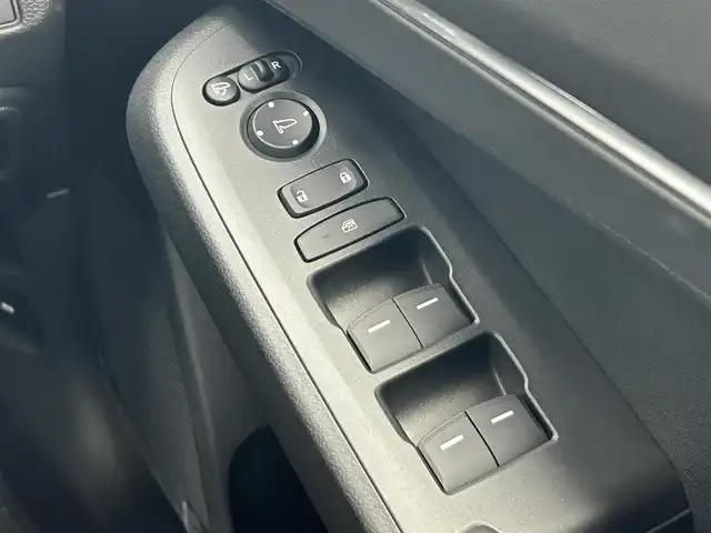 ホンダ ヴェゼル ハイブリッド e:HEV Z 静岡県 2025(令7)年 0.1千km プラチナホワイトパール ホンダセンシング/・衝突軽減ブレーキ/・レーンキープアシスト/・レーダークルーズコントロール/・前後コーナーセンサー/・ブラインドスポットモニター/Honda CONNECTディスプレー/Apple CarPlay/フルセグTV/ETC2.0車載器/電子制御オートブレーキホールド/Hondaスマートキーシステム/本革巻セレクトレバー/LEDオートヘッドライト/ワイヤレス充電器/USBチャージャー（Type-C）/シートヒーターD＋N/ハンドルヒーター/純正18AW/バックカメラ