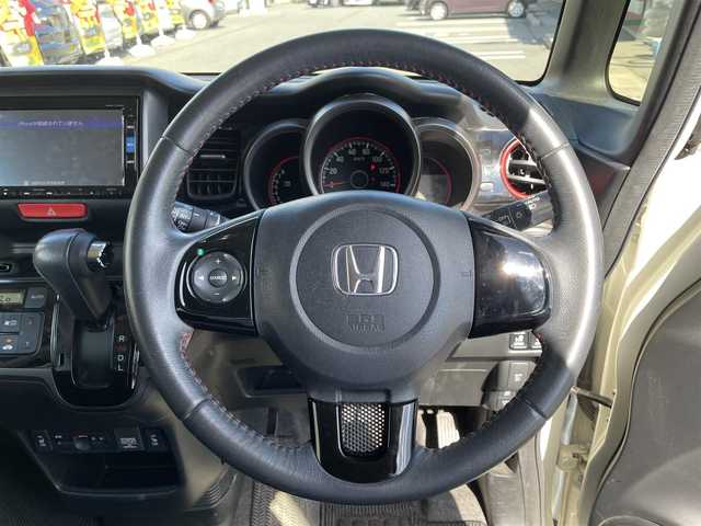 ホンダ Ｎ ＢＯＸ カスタム G Lパッケージ 道央・札幌 2016(平28)年 8.4万km プレミアムホワイトパールⅡ (株)IDOMが運営する【じしゃロン札幌店】の自社ローン専用車両になりますこちらは現金またはオートローンご利用価格です。自社ローンご希望の方は別途その旨お申し付けください。/ワンセグテレビ/AM/FM/iPod/プッシュスタート/アイドリングストップ/ETC/バックカメラ/ECON/シートヒーター/チップアップシート/ドアバイザー