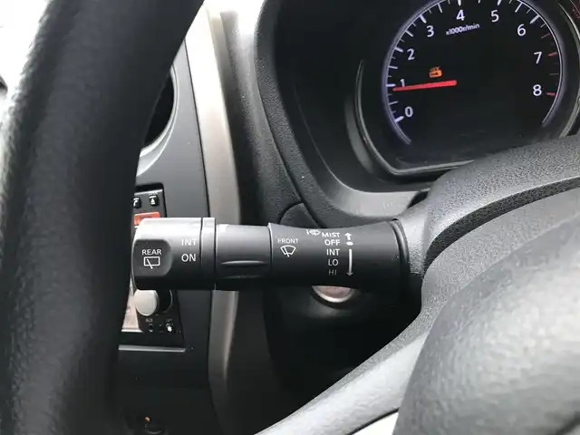 日産 ノート X 和歌山県 2013(平25)年 9.5万km ブリリアントホワイトパール 純正メモリーナビ(MM112-W)/  CD/TV/AM/FM/ドアバイザー/純正フロアマット/純正ＥＴＣ/オートエアコン/スマートキー/プッシュスタート/アイドリングストップ/ABS/横滑り防止装置/エアバッグW+サイド/保証書/取扱説明書