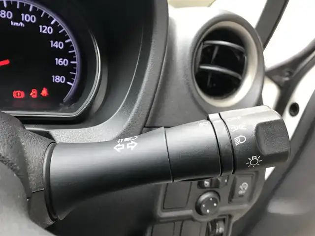 日産 ノート X 和歌山県 2013(平25)年 9.5万km ブリリアントホワイトパール 純正メモリーナビ(MM112-W)/  CD/TV/AM/FM/ドアバイザー/純正フロアマット/純正ＥＴＣ/オートエアコン/スマートキー/プッシュスタート/アイドリングストップ/ABS/横滑り防止装置/エアバッグW+サイド/保証書/取扱説明書