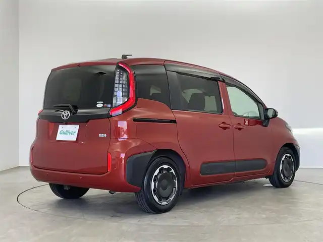 トヨタ シエンタ ハイブリッド Z 埼玉県 2022(令4)年 3万km スカーレットメタリック 純正ナビ（10.5インチ）/→Bluetooth、USB、TV、AM、FM、Miracast/シートヒーター/ステアリングヒーター/オートライト/オートハイビーム/両側パワースライドドア/100V充電/レーダークルーズコントロール/BSM/ハンズフリーデュアルパワースライドドア/エレクトロシフトマチック/後席用サンシェード/トヨタセーフティセンス