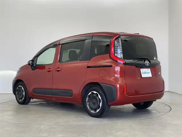 トヨタ シエンタ ハイブリッド Z 埼玉県 2022(令4)年 3万km スカーレットメタリック 純正ナビ（10.5インチ）/→Bluetooth、USB、TV、AM、FM、Miracast/シートヒーター/ステアリングヒーター/オートライト/オートハイビーム/両側パワースライドドア/100V充電/レーダークルーズコントロール/BSM/ハンズフリーデュアルパワースライドドア/エレクトロシフトマチック/後席用サンシェード/トヨタセーフティセンス