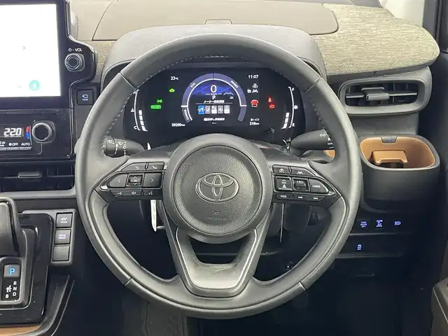 トヨタ シエンタ ハイブリッド Z 埼玉県 2022(令4)年 3万km スカーレットメタリック 純正ナビ（10.5インチ）/→Bluetooth、USB、TV、AM、FM、Miracast/シートヒーター/ステアリングヒーター/オートライト/オートハイビーム/両側パワースライドドア/100V充電/レーダークルーズコントロール/BSM/ハンズフリーデュアルパワースライドドア/エレクトロシフトマチック/後席用サンシェード/トヨタセーフティセンス