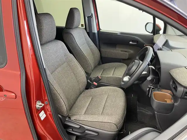 トヨタ シエンタ ハイブリッド Z 埼玉県 2022(令4)年 3万km スカーレットメタリック 純正ナビ（10.5インチ）/→Bluetooth、USB、TV、AM、FM、Miracast/シートヒーター/ステアリングヒーター/オートライト/オートハイビーム/両側パワースライドドア/100V充電/レーダークルーズコントロール/BSM/ハンズフリーデュアルパワースライドドア/エレクトロシフトマチック/後席用サンシェード/トヨタセーフティセンス