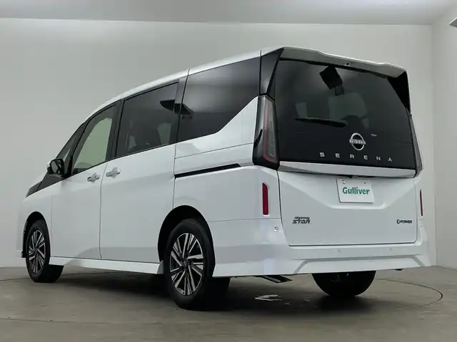 日産 セレナ e－パワー ハイウェイスター V 鹿児島県 2025(令7)年 0.1千km プリズムホワイト e-POWER　/置くだけ充電/両側電動スライドドア/フルセグ/BT/カープレイ/アンドロイドオート/純正フリップダウンモニター/ヘッドランプオートレベライザー+/アダプティブLEDヘッドライトシステム/インテリジェント アラウンドビューモニター/インテリジェント ルームミラー/アドバンスドドライブアシストディスプレイ（12.3インチカラーディスプレイ）/統合型インターフェースディスプレイ/ワイヤレス充電器+6スピーカー/NissanConnectナビゲーションシステム/（地デジ内蔵）車載通信ユニット/ETC2.0ユニット（ビルトインタイプ）/ドライブレコーダー（前後セット）/プロパイロット（ナビリンク機能付）/プロパイロット緊急停止支援システム付/SOSコール（488後席専用モニターHDMI NissanConnectナビ付車用(