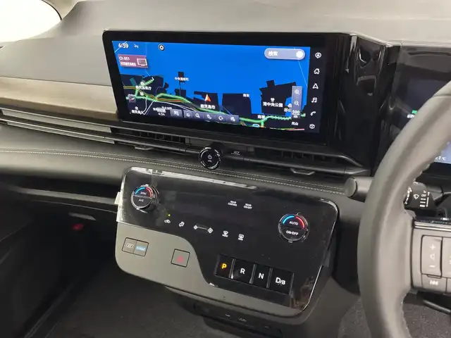 日産 セレナ e－パワー ハイウェイスター V 鹿児島県 2025(令7)年 0.1千km プリズムホワイト e-POWER　/置くだけ充電/両側電動スライドドア/フルセグ/BT/カープレイ/アンドロイドオート/純正フリップダウンモニター/ヘッドランプオートレベライザー+/アダプティブLEDヘッドライトシステム/インテリジェント アラウンドビューモニター/インテリジェント ルームミラー/アドバンスドドライブアシストディスプレイ（12.3インチカラーディスプレイ）/統合型インターフェースディスプレイ/ワイヤレス充電器+6スピーカー/NissanConnectナビゲーションシステム/（地デジ内蔵）車載通信ユニット/ETC2.0ユニット（ビルトインタイプ）/ドライブレコーダー（前後セット）/プロパイロット（ナビリンク機能付）/プロパイロット緊急停止支援システム付/SOSコール（488後席専用モニターHDMI NissanConnectナビ付車用(