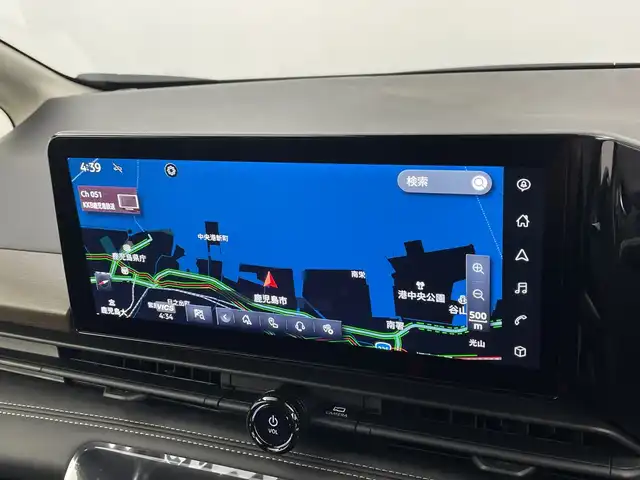 日産 セレナ e－パワー ハイウェイスター V 鹿児島県 2025(令7)年 0.1千km プリズムホワイト e-POWER　/置くだけ充電/両側電動スライドドア/フルセグ/BT/カープレイ/アンドロイドオート/純正フリップダウンモニター/ヘッドランプオートレベライザー+/アダプティブLEDヘッドライトシステム/インテリジェント アラウンドビューモニター/インテリジェント ルームミラー/アドバンスドドライブアシストディスプレイ（12.3インチカラーディスプレイ）/統合型インターフェースディスプレイ/ワイヤレス充電器+6スピーカー/NissanConnectナビゲーションシステム/（地デジ内蔵）車載通信ユニット/ETC2.0ユニット（ビルトインタイプ）/ドライブレコーダー（前後セット）/プロパイロット（ナビリンク機能付）/プロパイロット緊急停止支援システム付/SOSコール（488後席専用モニターHDMI NissanConnectナビ付車用(